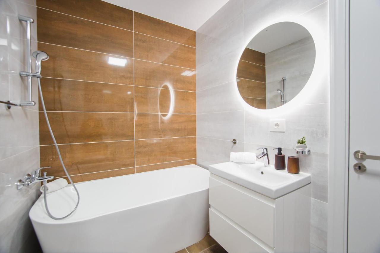 Charming Family Haven Apartment Oradea Ngoại thất bức ảnh