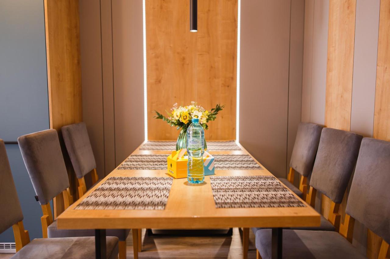 Charming Family Haven Apartment Oradea Ngoại thất bức ảnh